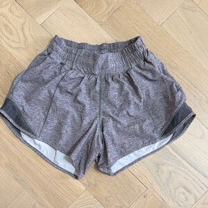 lululemon athletica Heathered Gray Hotty Hot size 2 4” inseam